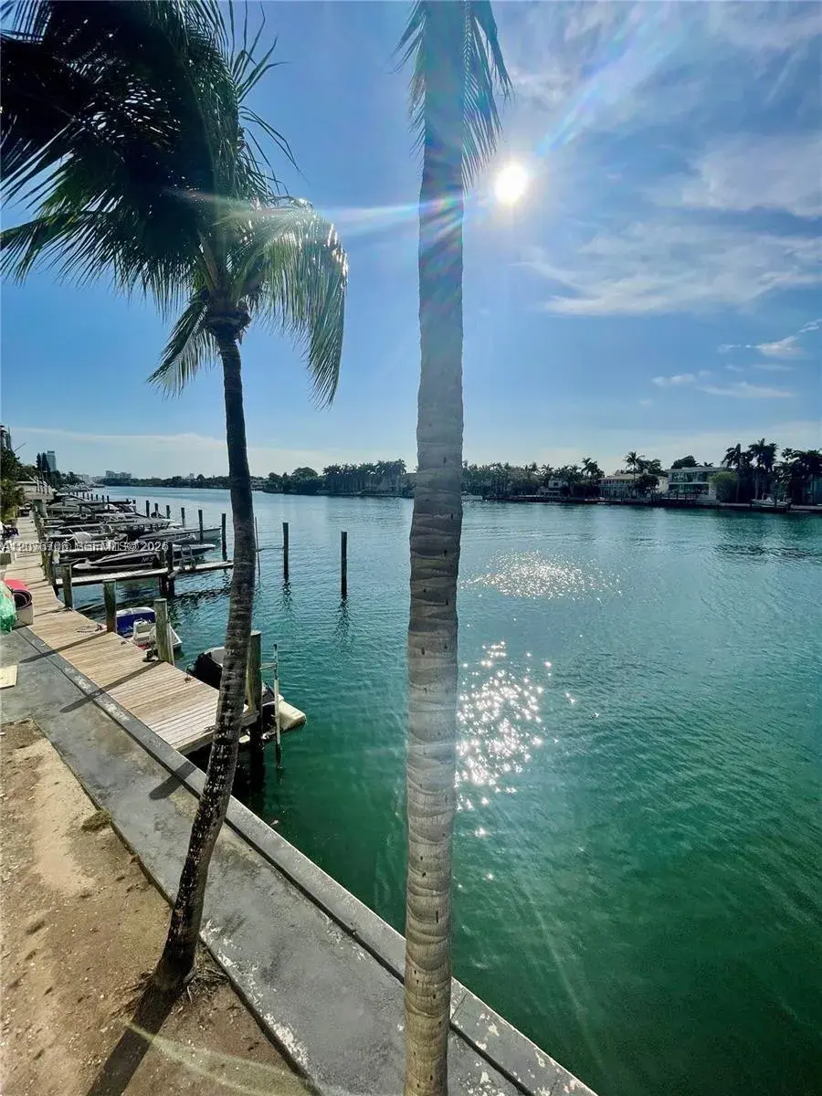 2 bedroom 2 bath Residential for sale at 5600 Collins Ave # 16P, Miami Beach FL 33140