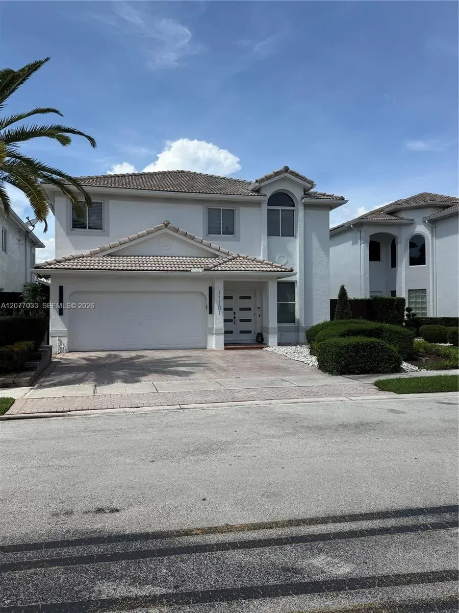 4 bedroom 4 bath Residential for sale at 11101 NW 72nd Ter, Doral FL 33178