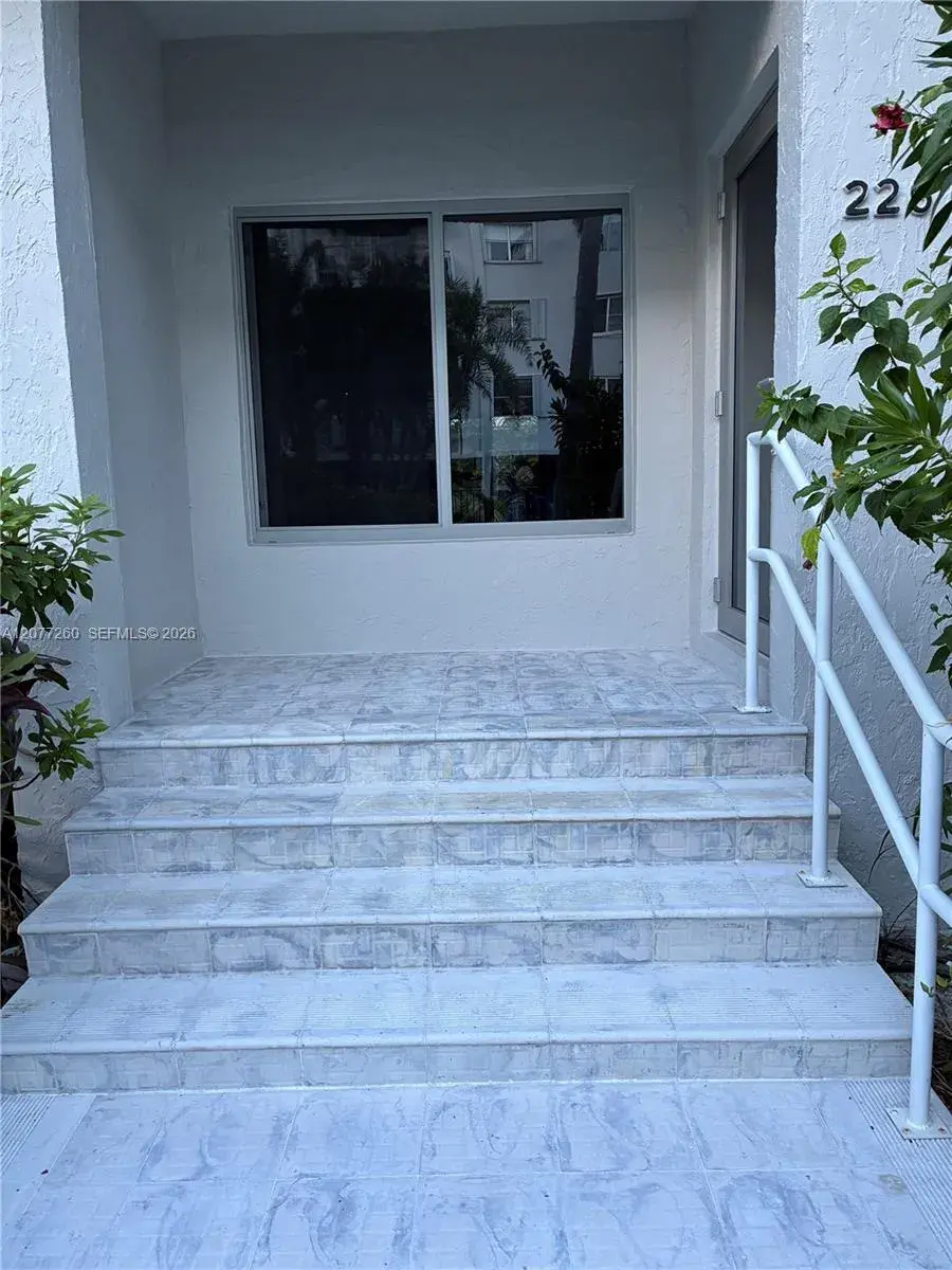 2 bedroom 3 bath Residential Lease for rent at 226 Sea View Dr # 105, Key Biscayne FL 33149