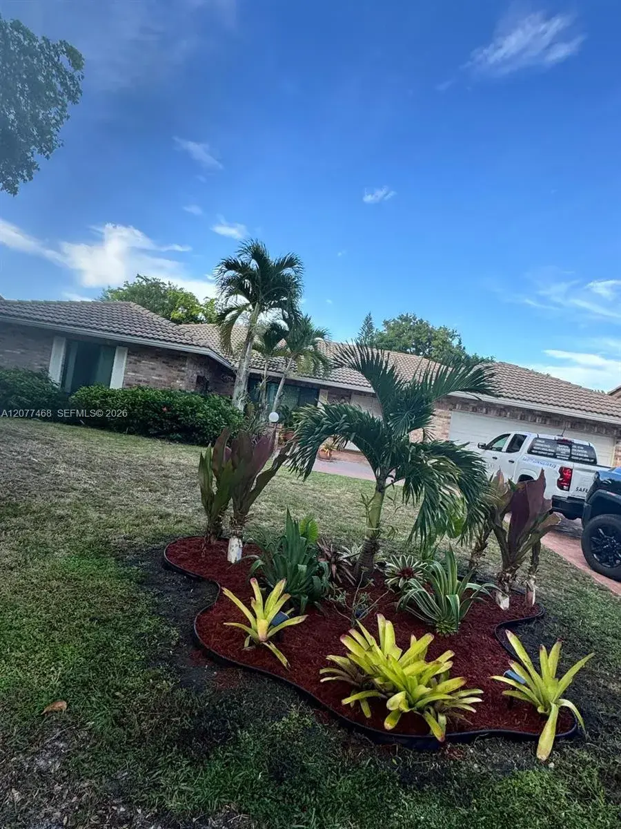 913 NW 110th Ln, Coral Springs FL 33071