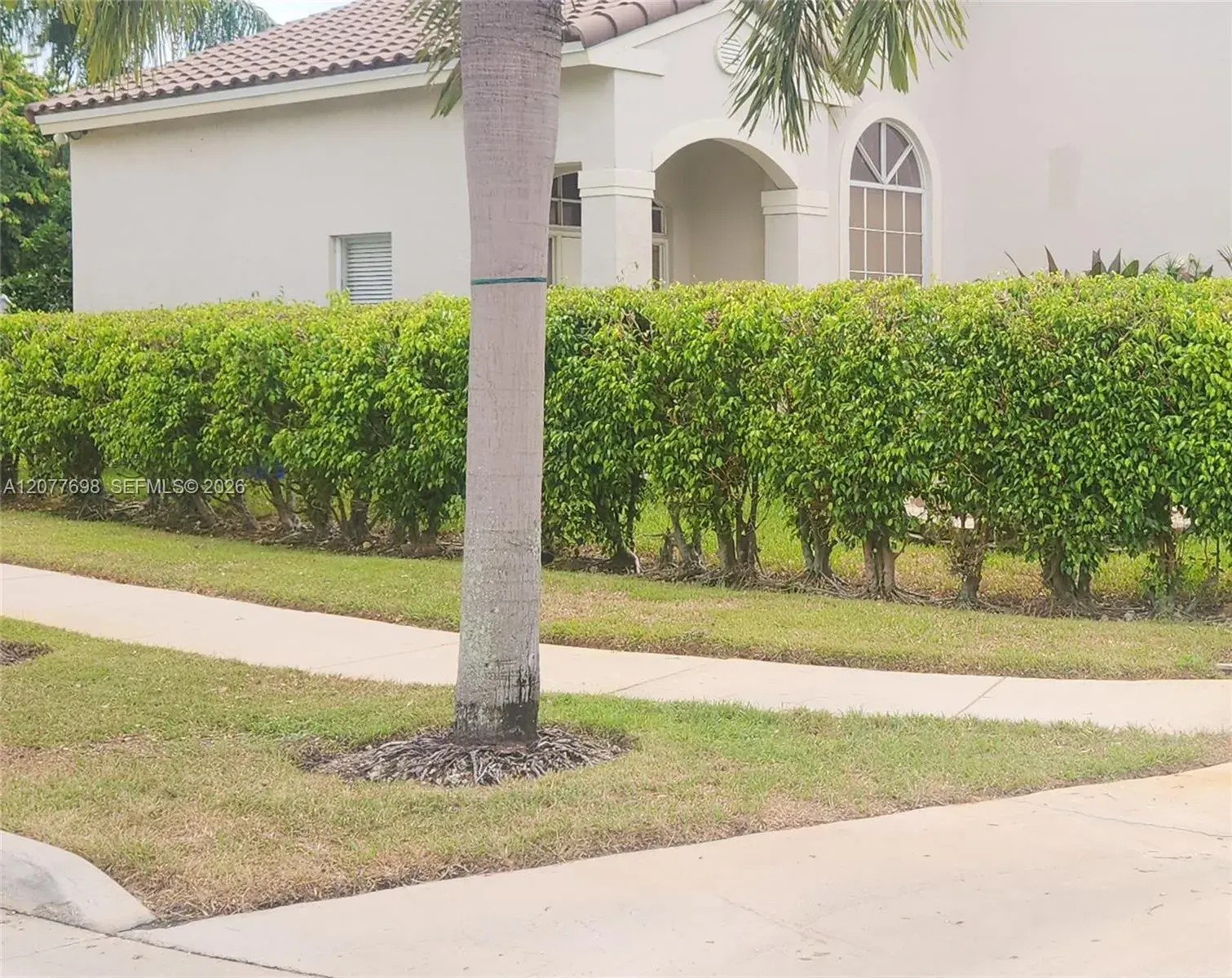 1055 NW 187th Ave, Pembroke Pines FL 33029