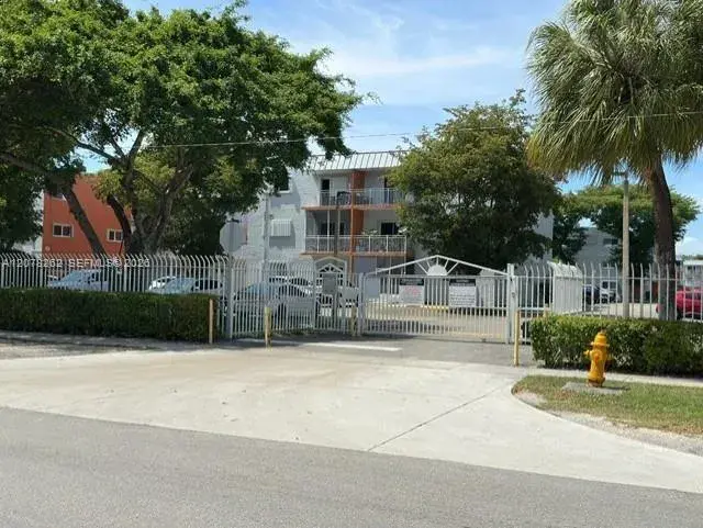 1 bedroom 1 bath Residential for sale at 11301 SW 200th St # A, Miami FL 33157