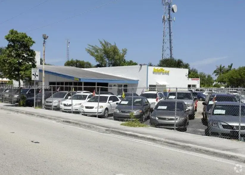 Commercial Sale for sale at 15551 W Dixie Hwy, North Miami Beach FL 33162