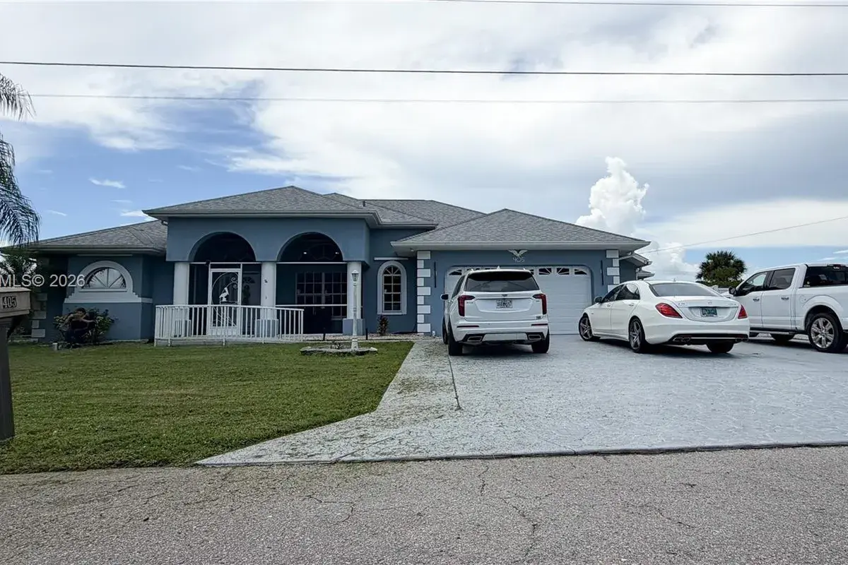 405 MC KINLEY, Lehigh Acres FL 33972