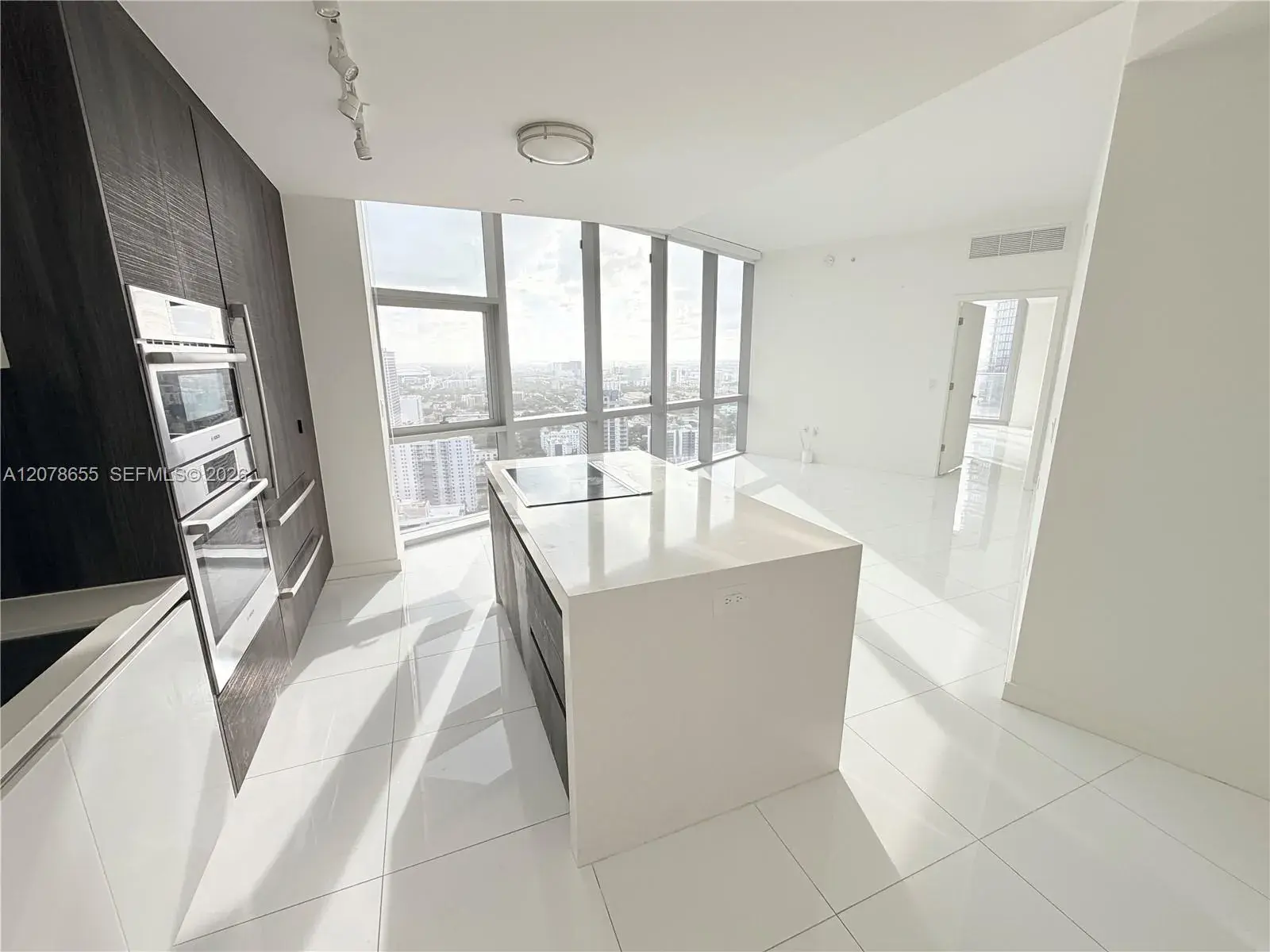 1 bedroom 1 bath Residential for sale at 851 NE 1st Ave # 3202, Miami FL 33132