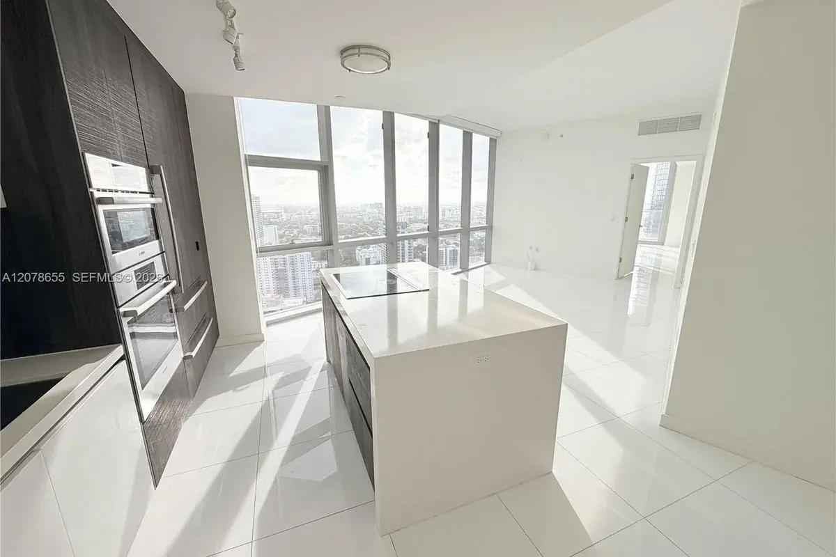 851 NE 1st Ave # 3202, Miami FL 33132