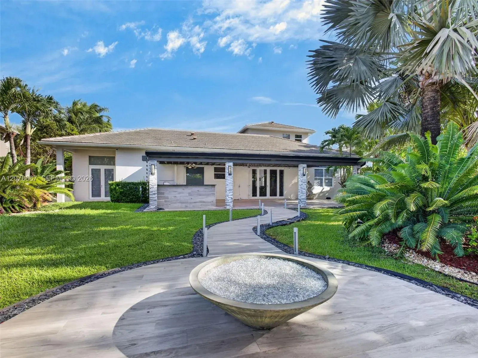 5 bedroom 5 bath Residential for sale at 1371 Victoria Isle Dr, Weston FL 33327
