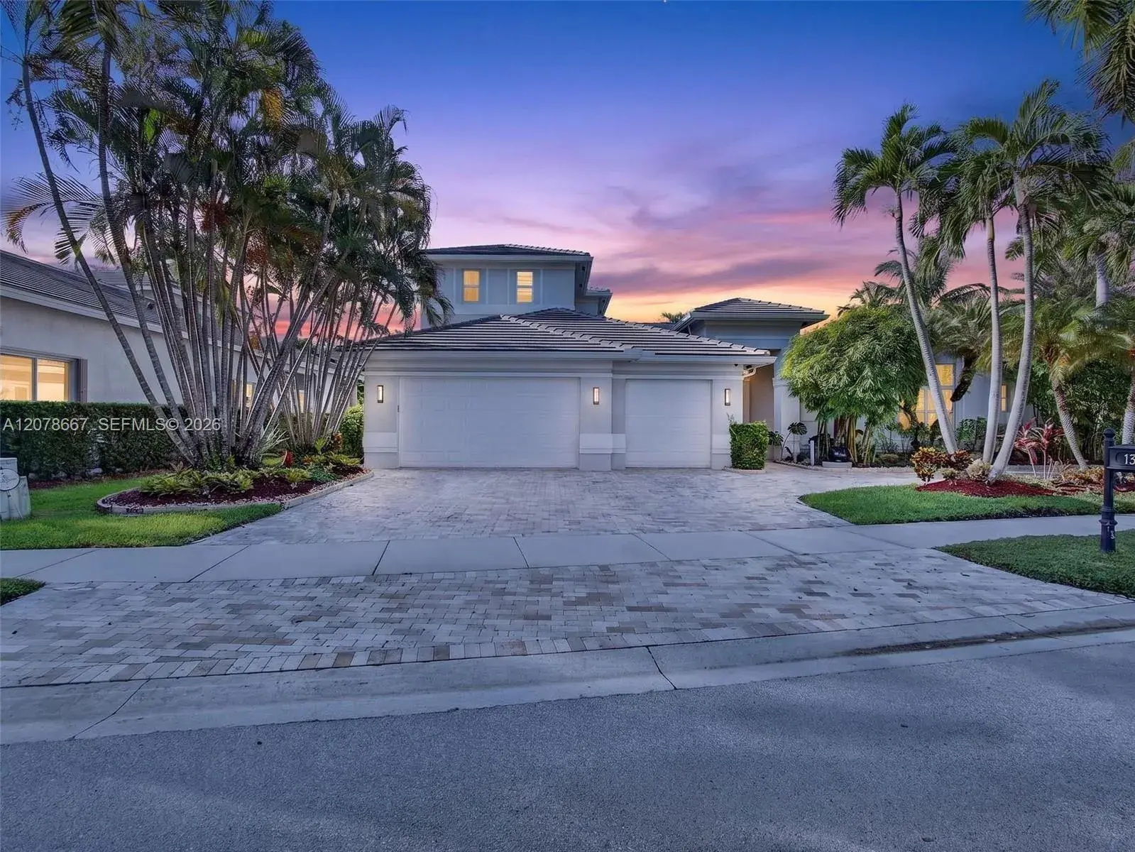 1371 Victoria Isle Dr, Weston FL 33327