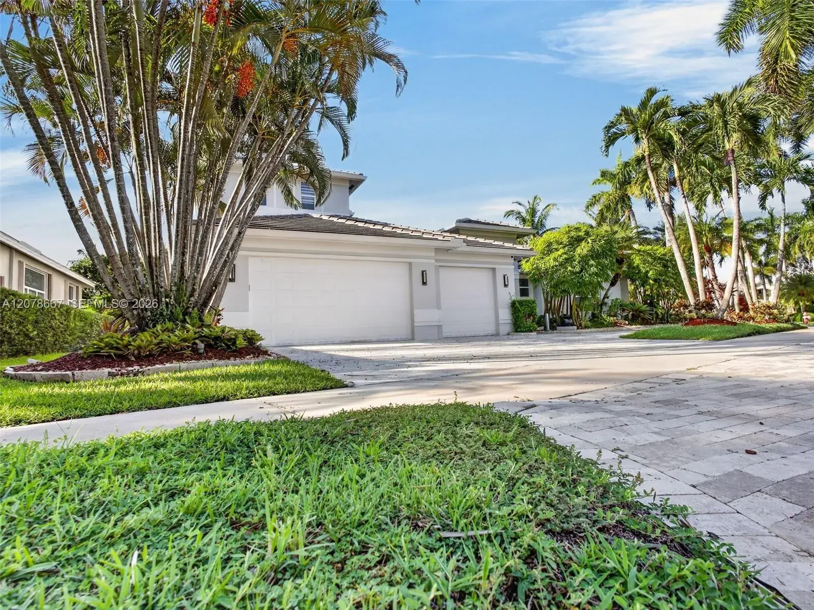 1371 Victoria Isle Dr, Weston FL 33327