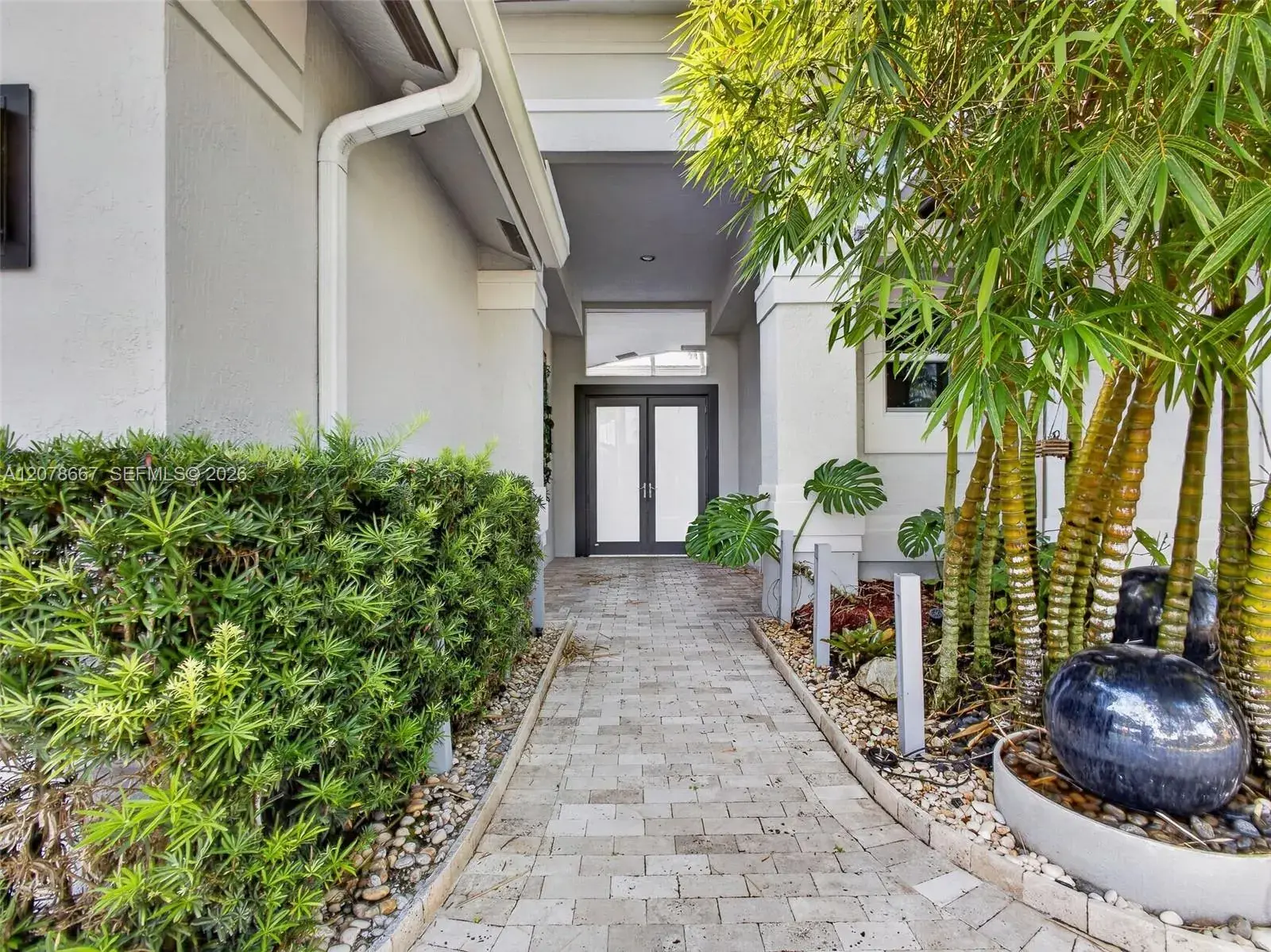1371 Victoria Isle Dr, Weston FL 33327