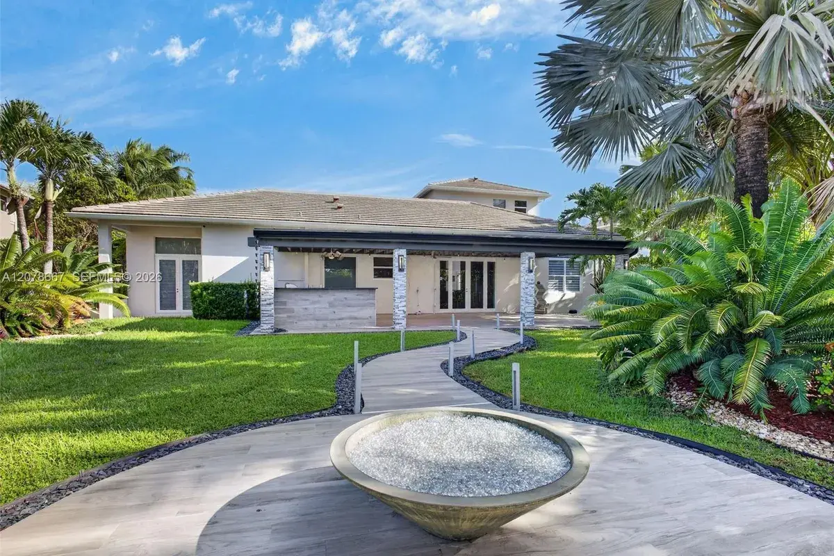 1371 Victoria Isle Dr, Weston FL 33327