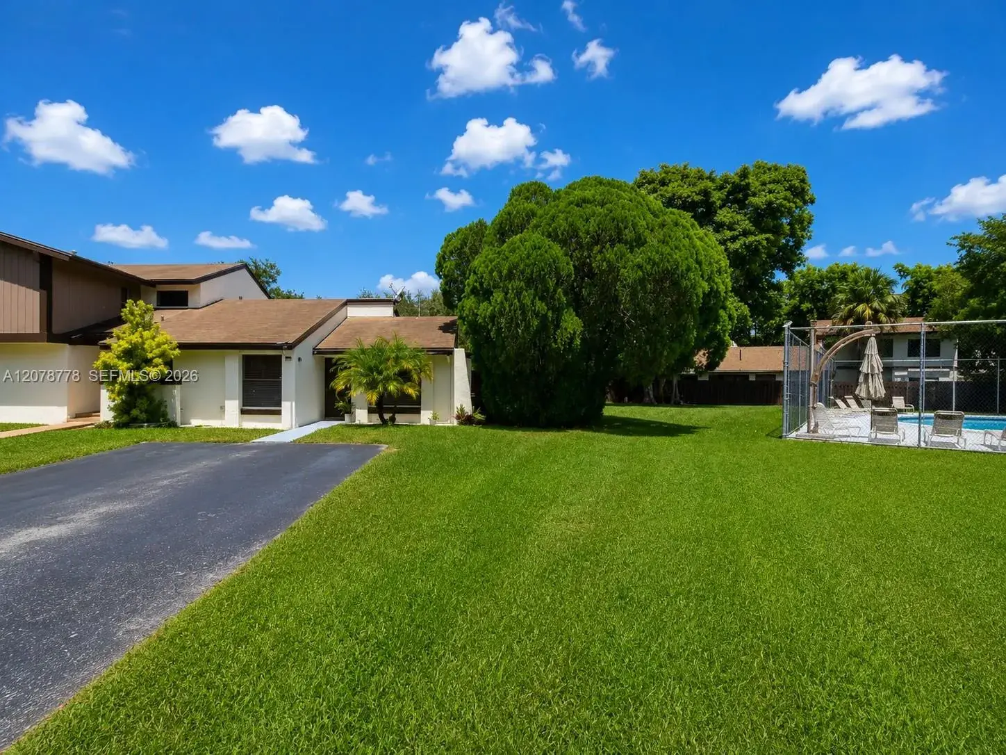 2 bedroom 2 bath Residential for sale at 6922 SW 128th Pl, Miami FL 33183