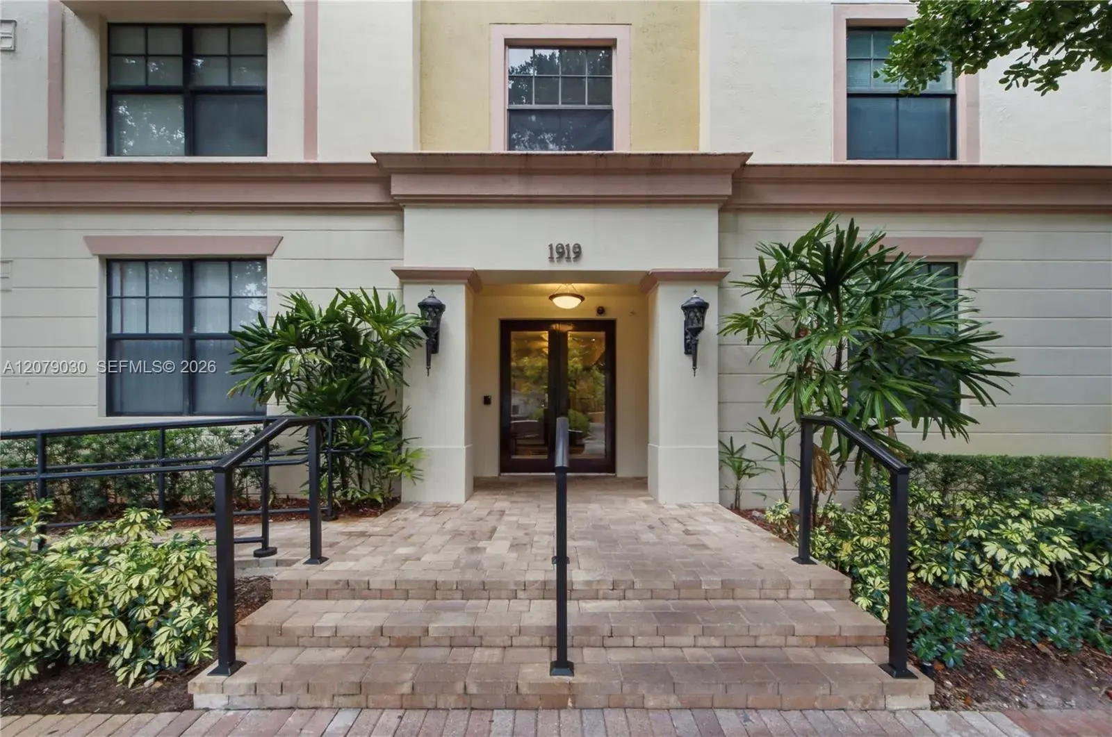 2 bedroom 2 bath Residential for sale at 1919 Van Buren St # 614A, Hollywood FL 33020