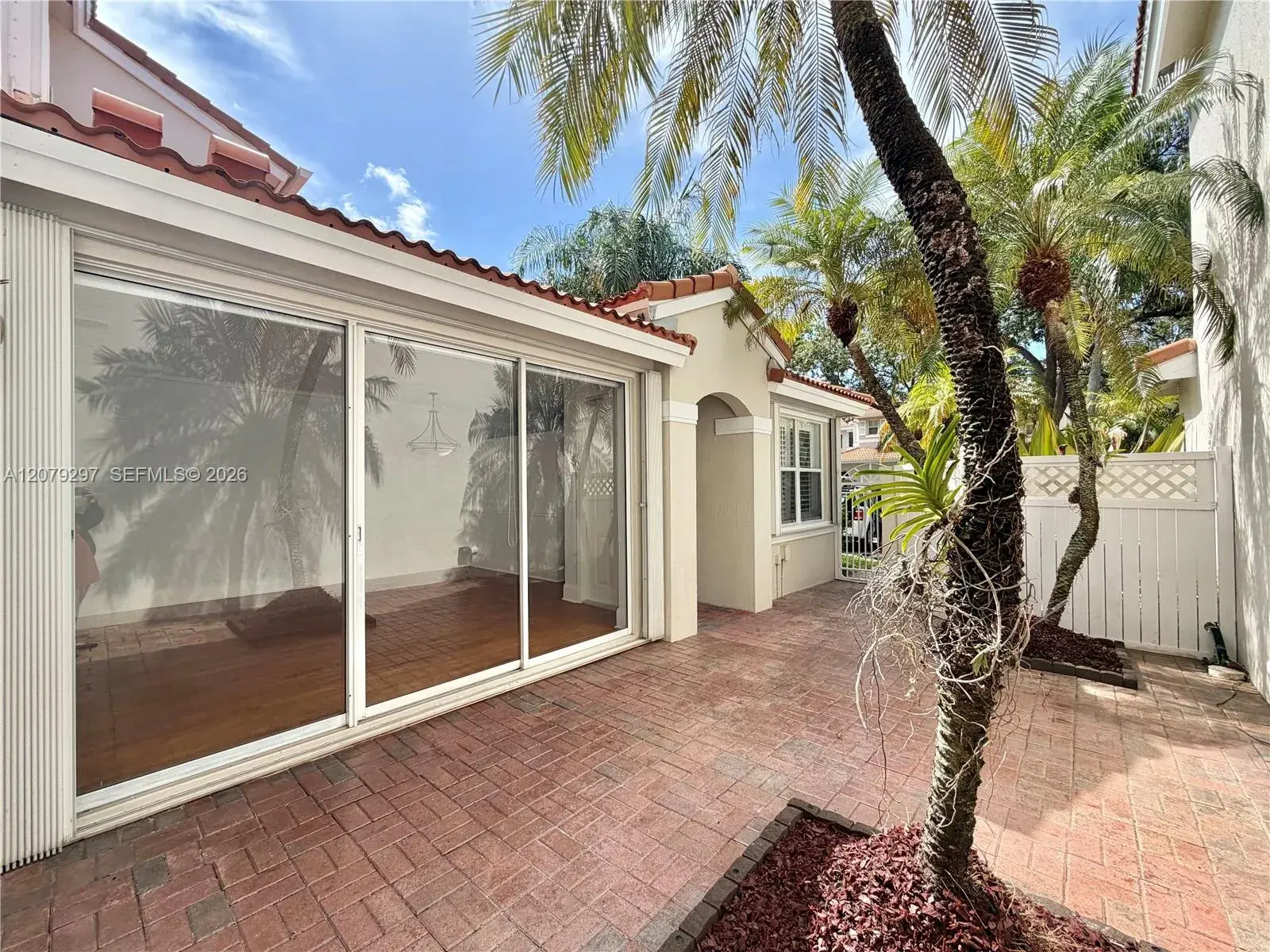1135 Cliffrose St, Hollywood FL 33019