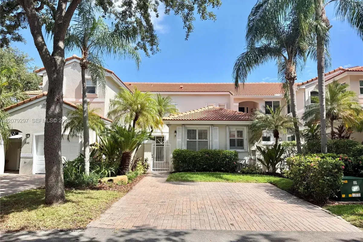 1135 Cliffrose St, Hollywood FL 33019