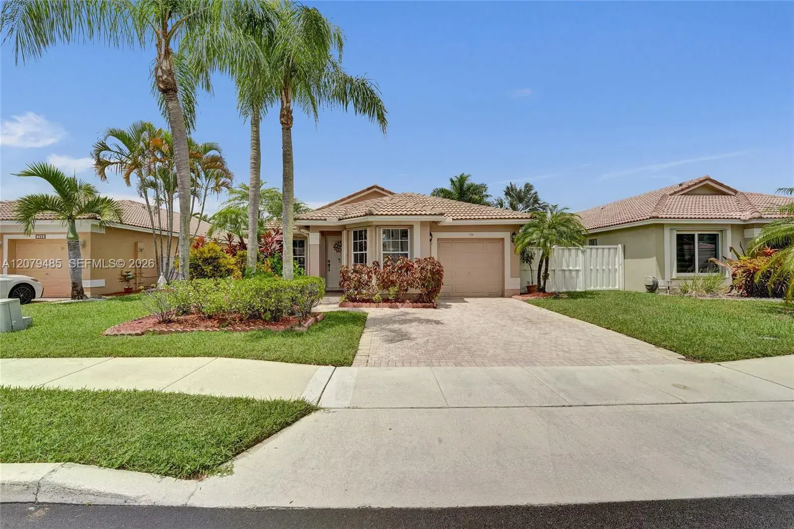 774 SW 120th Ave, Pembroke Pines FL 33025