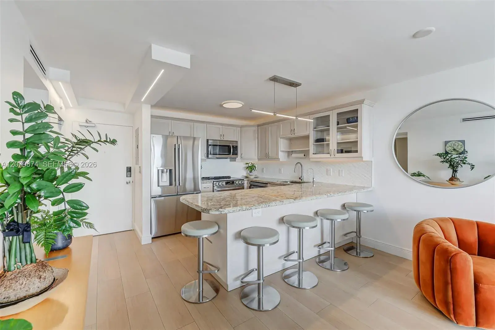 1 bedroom 1 bath Residential for sale at 401 Ocean Dr # 903, Miami Beach FL 33139