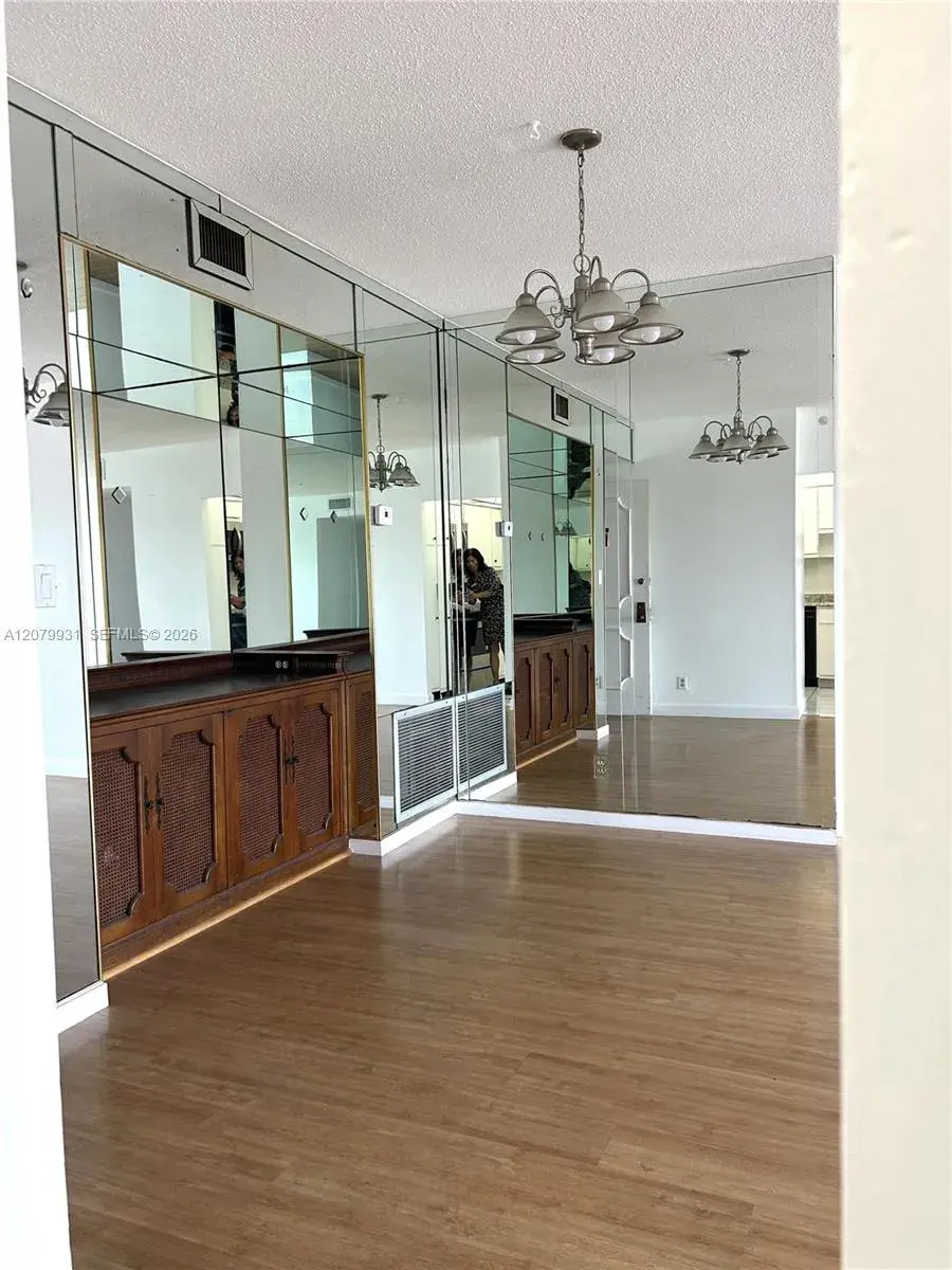 4400 Hillcrest Dr # 402B, Hollywood FL 33021