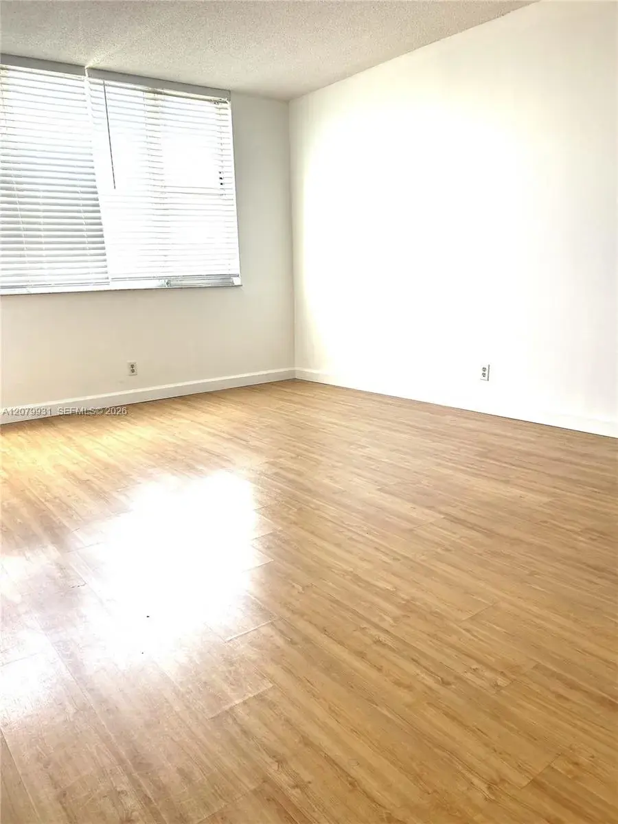 4400 Hillcrest Dr # 402B, Hollywood FL 33021