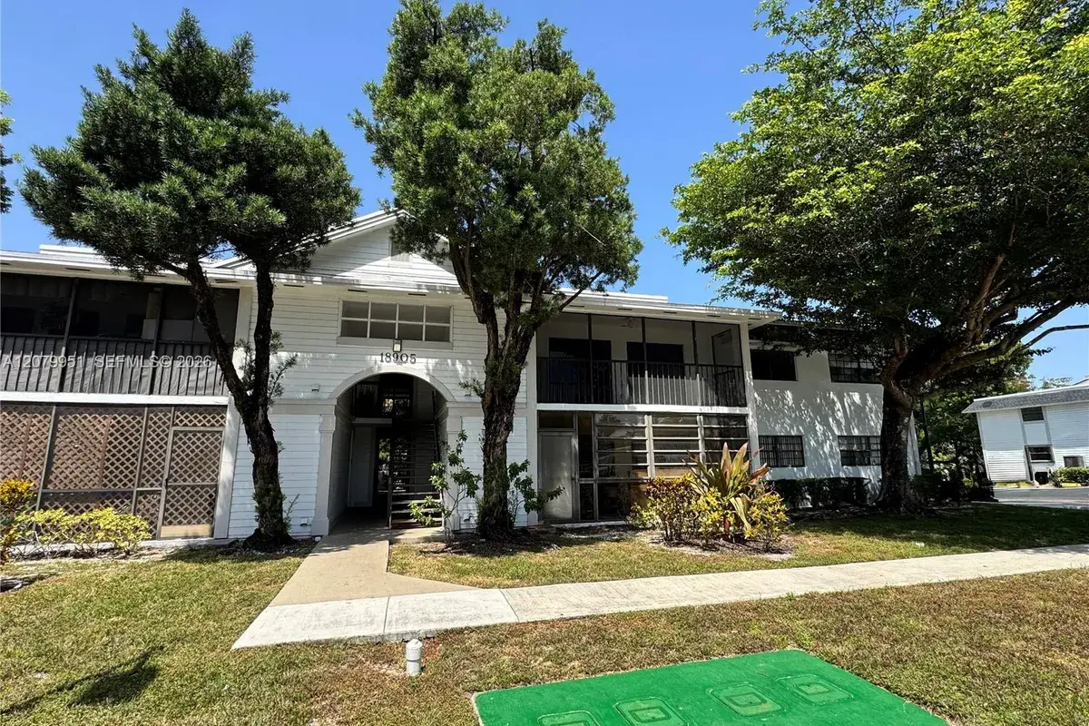 18905 NW 62nd Ave # 204, Hialeah FL 33015