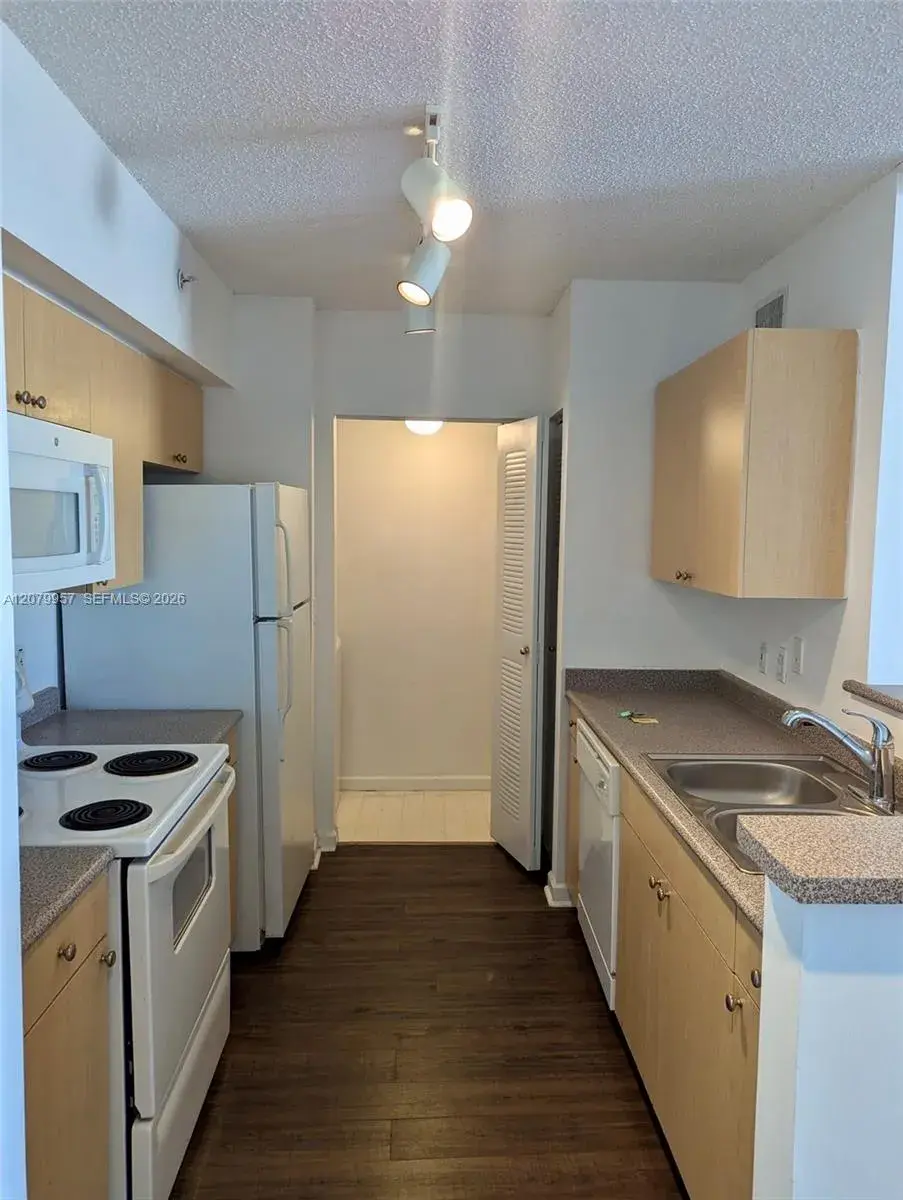 1919 Van Buren St # 721A, Hollywood FL 33020