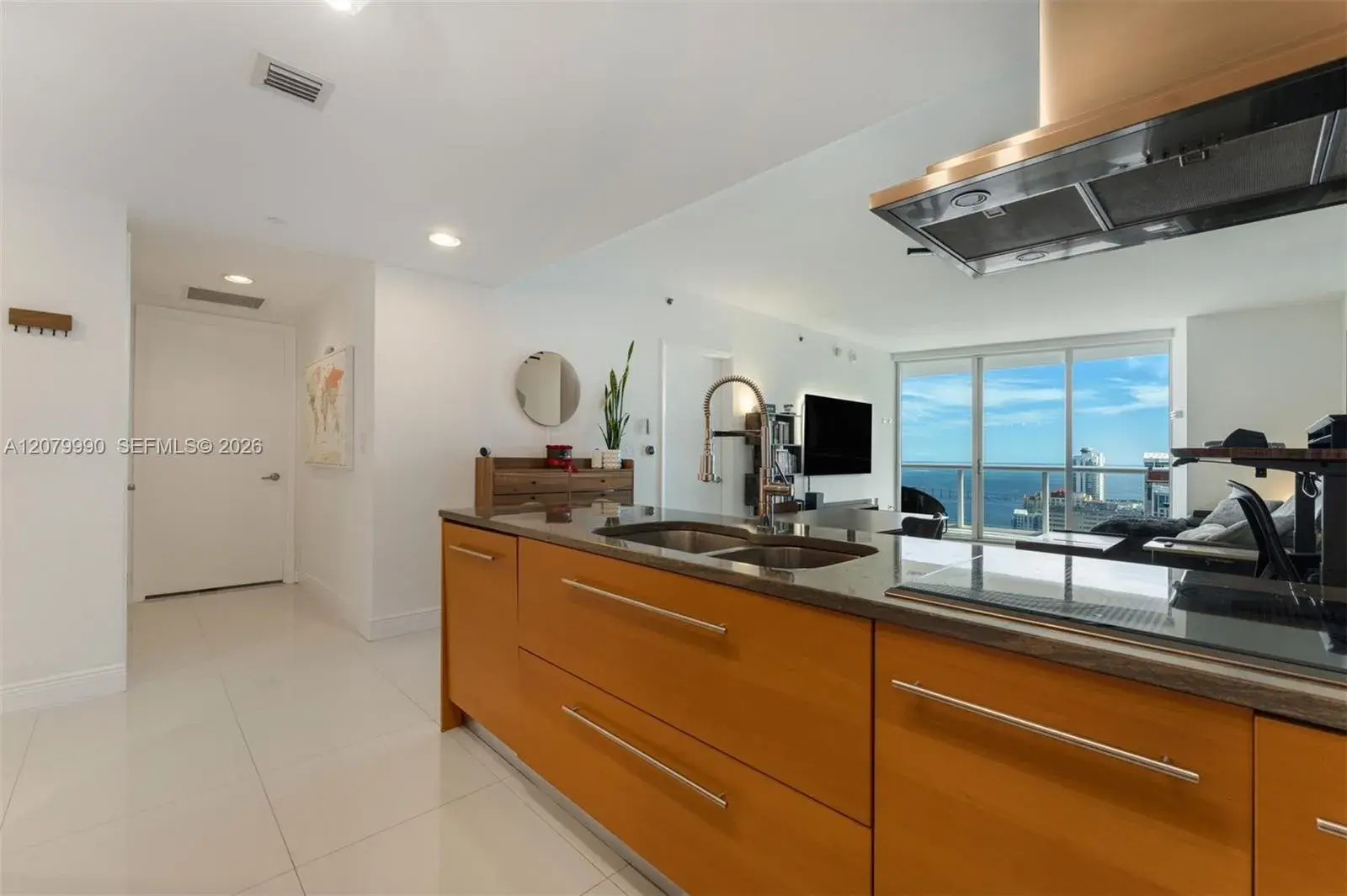 1 bedroom 1 bath Residential for sale at 495 Brickell Ave # 4709, Miami FL 33131