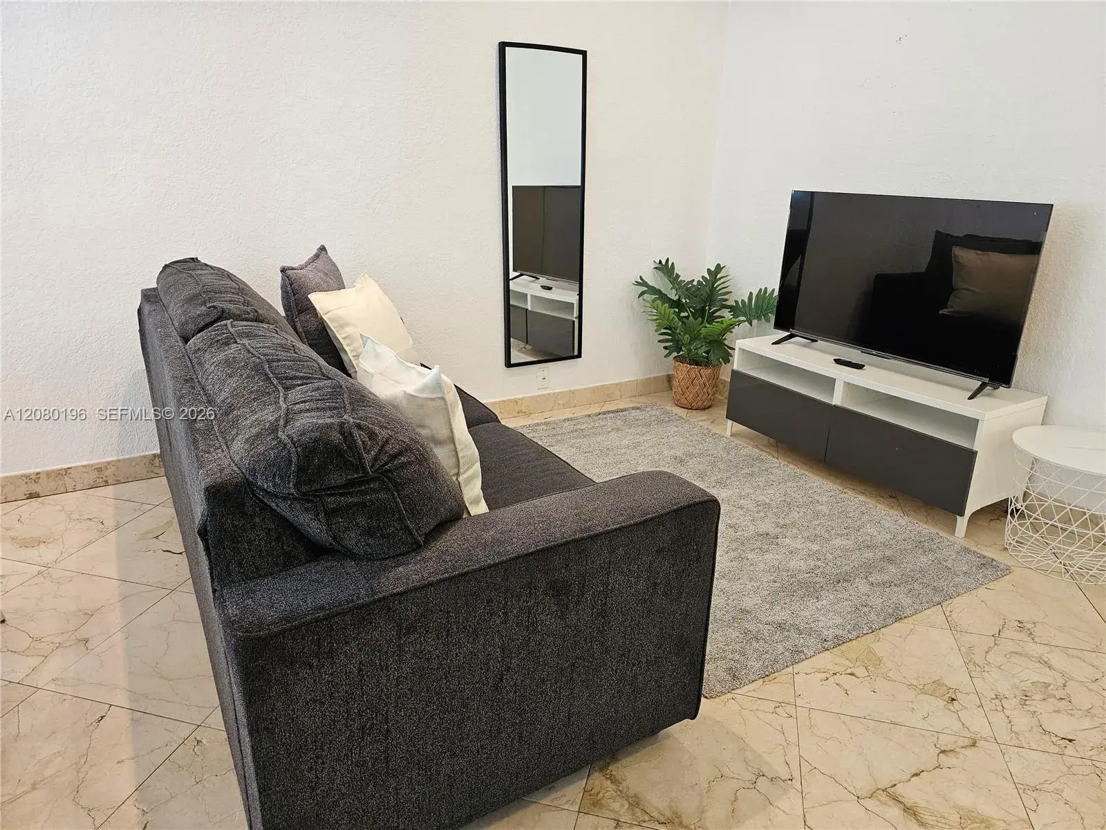 1 bedroom 1 bath Residential for sale at 500 14th St # 203, Miami Beach FL 33139