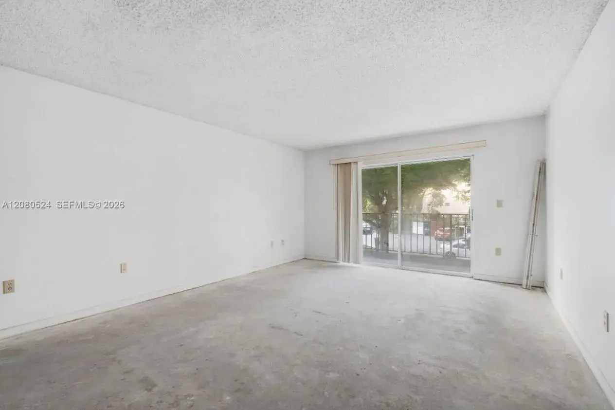 13701 Kendale Lakes Cir # 207, Miami FL 33183