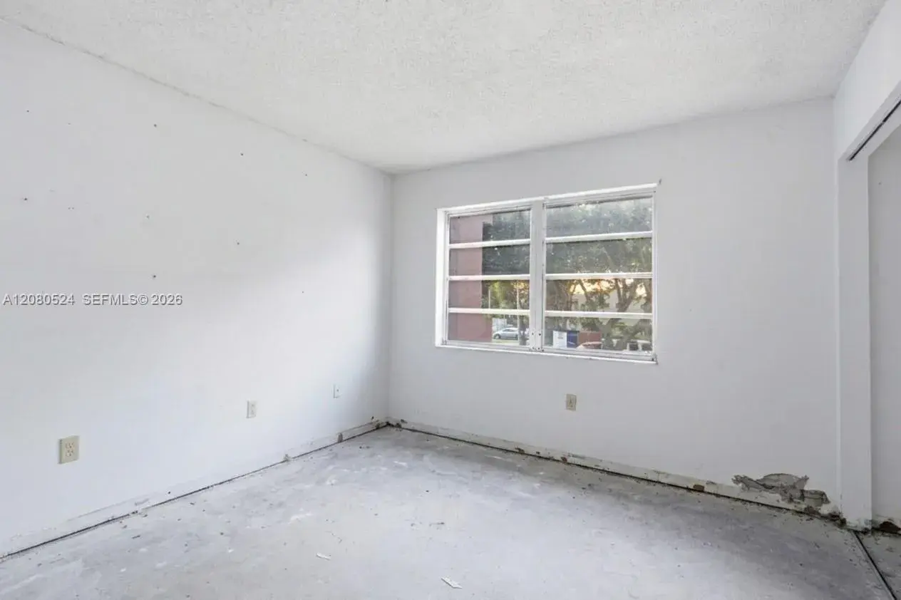 13701 Kendale Lakes Cir # 207, Miami FL 33183