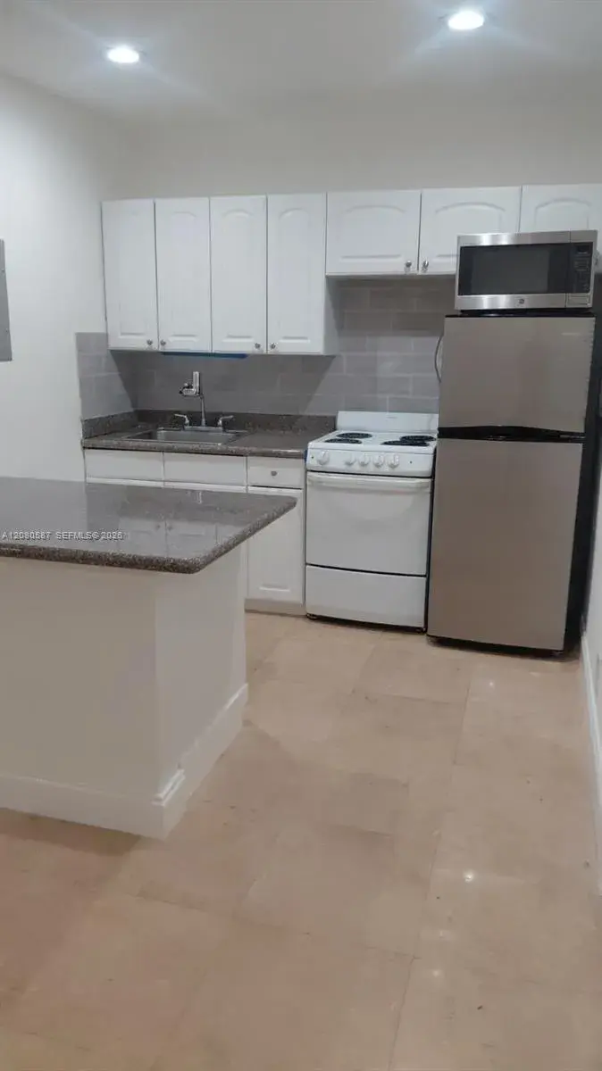2 bedroom 1 bath Residential Lease for rent at 1429 SW 9th St # 9, Fort Lauderdale FL 33312