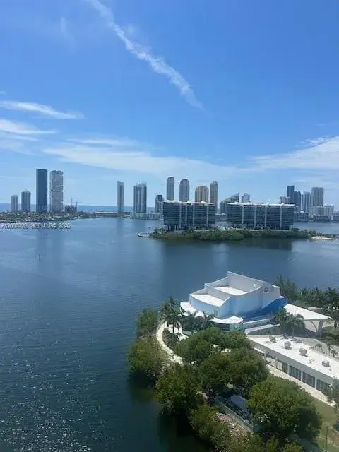 3 bedroom 2 bath Residential for sale at 3330 NE 190th St # 1719, Aventura FL 33180