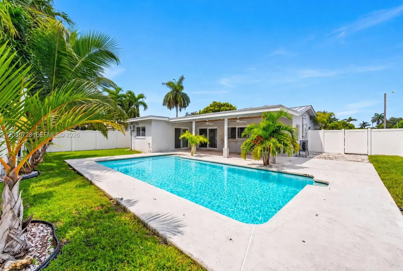 2 bedroom 2 bath Residential for sale at 4490 NW 19th Way, Oakland Park FL 33309