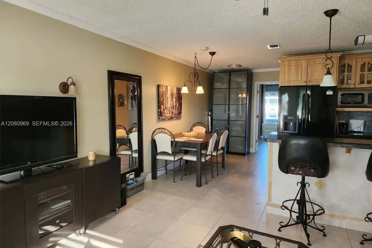 15600 NE 6th Ave # 27D, Miami FL 33162