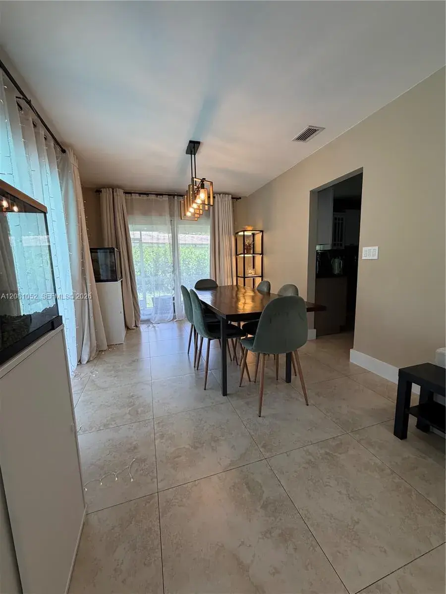 8203 NW 37th St, Coral Springs FL 33065