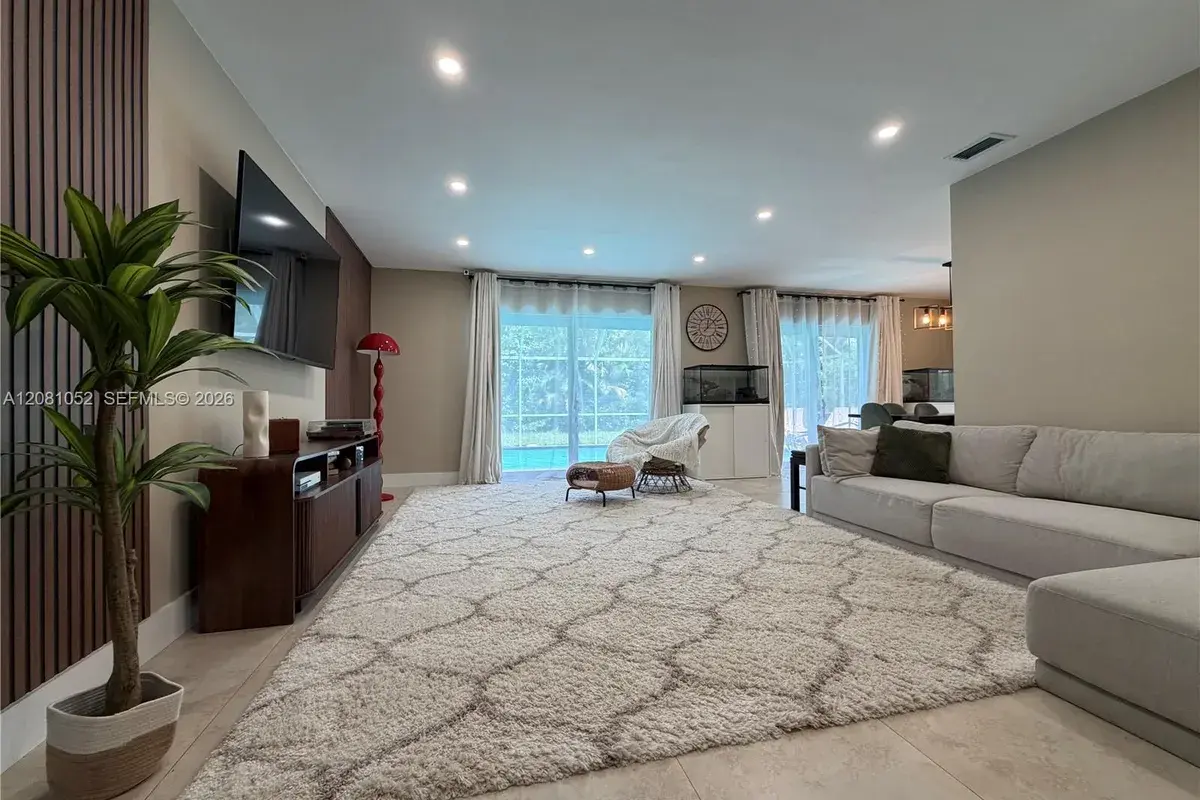 8203 NW 37th St, Coral Springs FL 33065