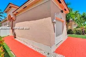2240 NE 37th Rd, Homestead FL 33033