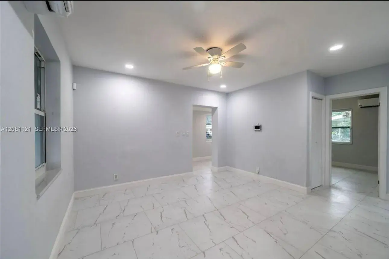 425 NW 14th Way, Fort Lauderdale FL 33311