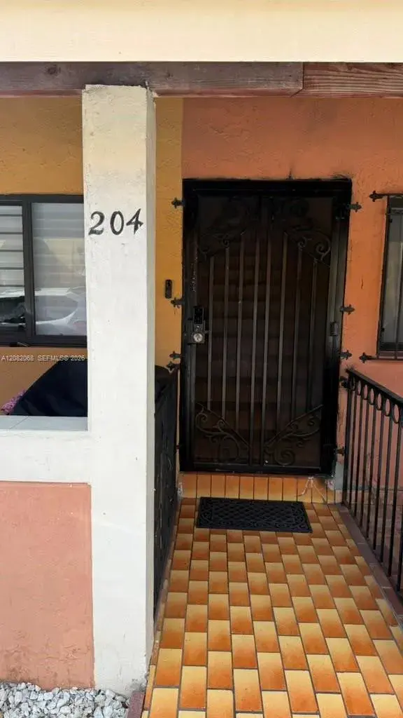 2770 W 61st Pl # 204, Hialeah FL 33016