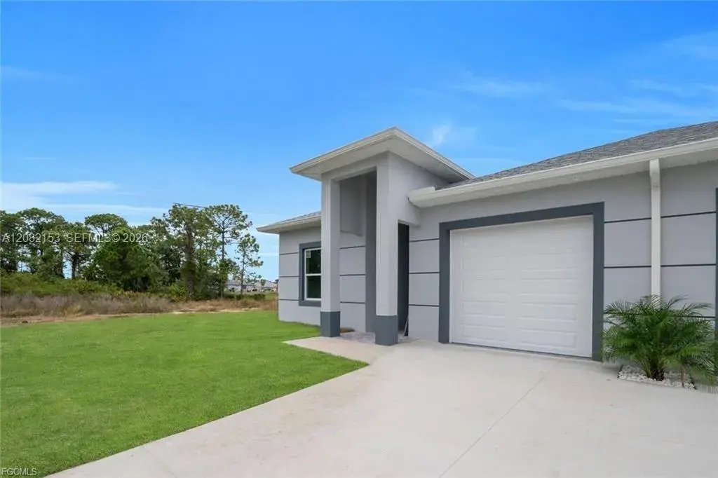 4648/4650 Leonard Blvd S, Lehigh Acres FL 33973