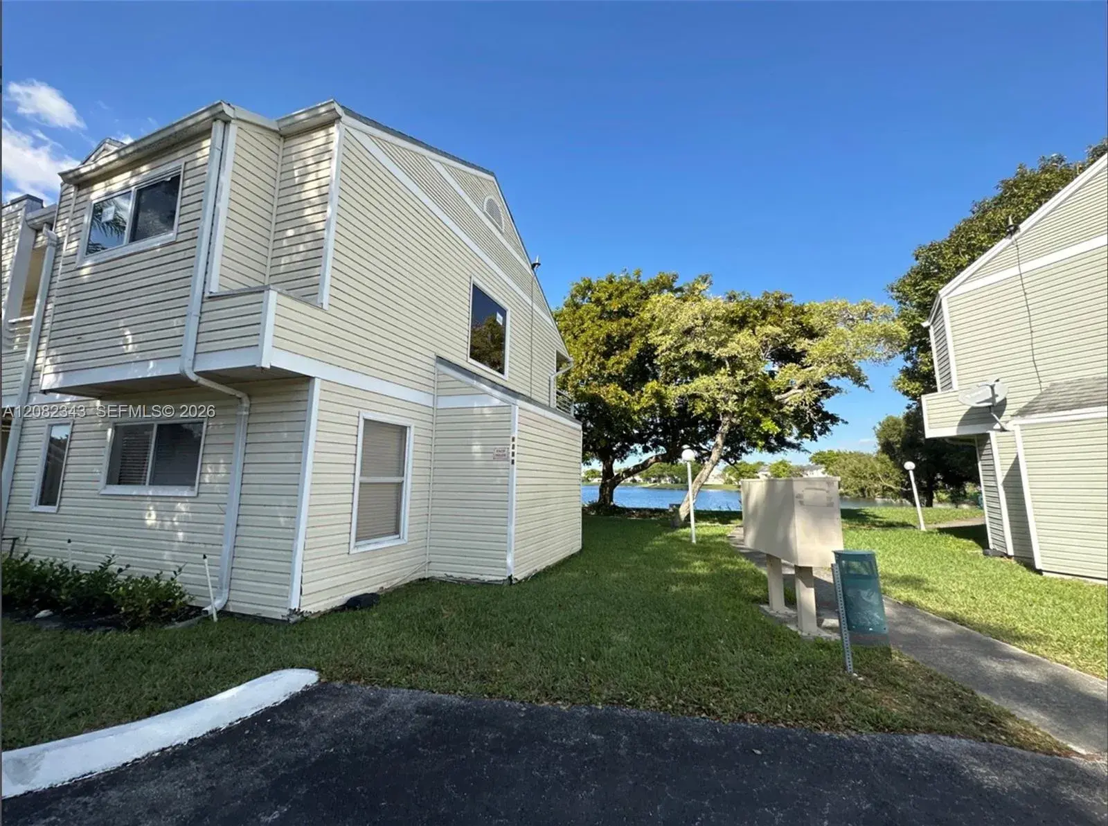 1 bedroom 1 bath Residential for sale at 3405 NW 44th St # 204, Oakland Park FL 33309
