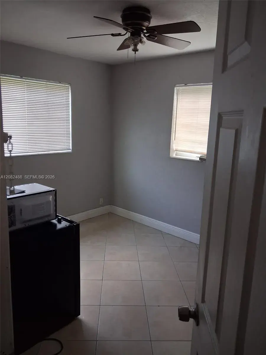 1 bedroom 1 bath Residential Lease for rent at 1050 NW 25th Ave # 0, Fort Lauderdale FL 33311