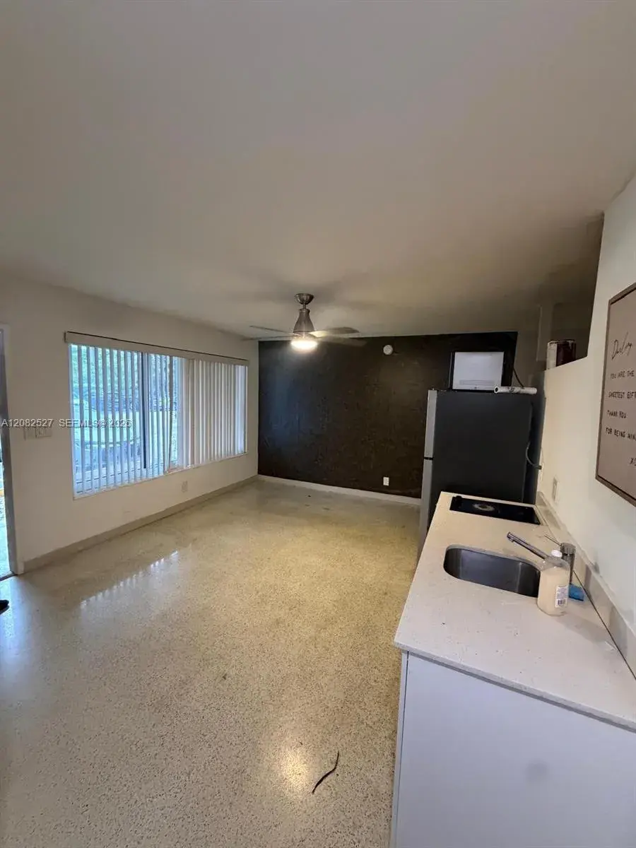 1100 NE 18th Ct # 8, Fort Lauderdale FL 33305