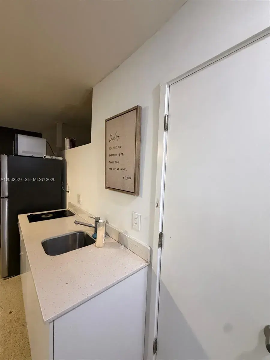 1100 NE 18th Ct # 8, Fort Lauderdale FL 33305