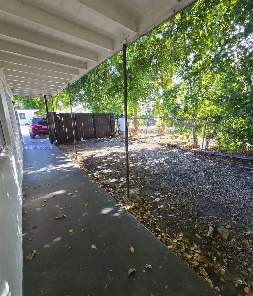 2 bedroom 1 bath Residential Lease for rent at 3981 SW 12th Pl # 4, Fort Lauderdale FL 33312