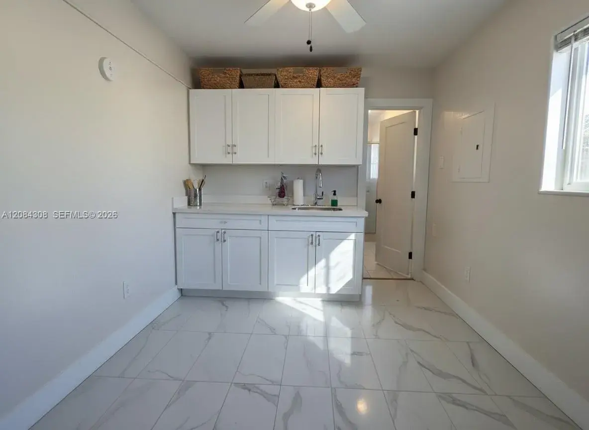 1 bath Residential Lease for rent at 1430 N 68th Ave # B, Hollywood FL 33024