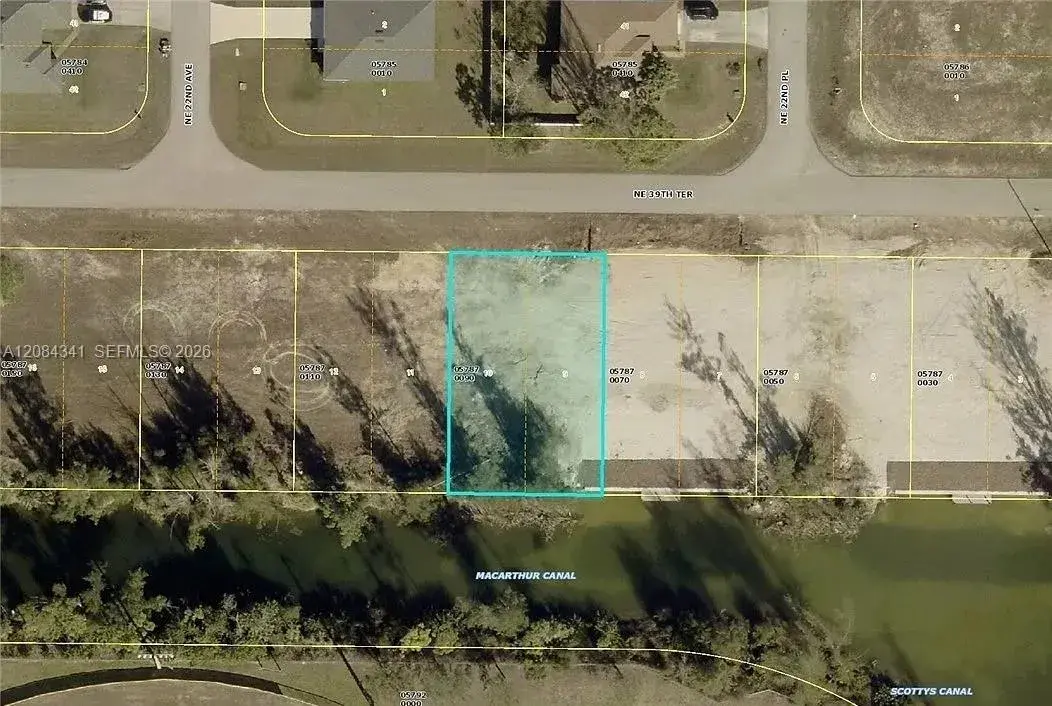 2208 NE 39th TER, Cape Coral FL 33909