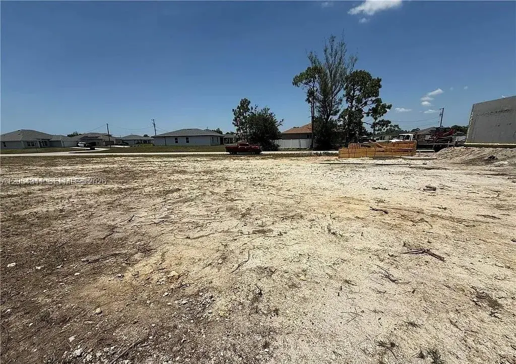 2208 NE 39th TER, Cape Coral FL 33909