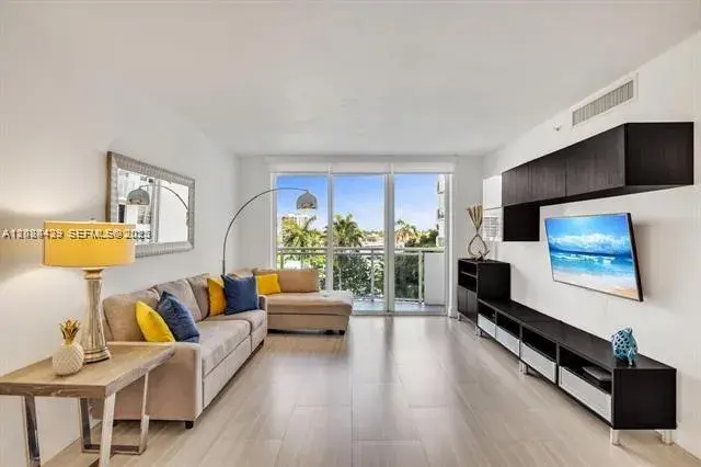 1 bedroom 1 bath Residential Lease for rent at 3001 S Ocean Dr # 433, Hollywood FL 33019