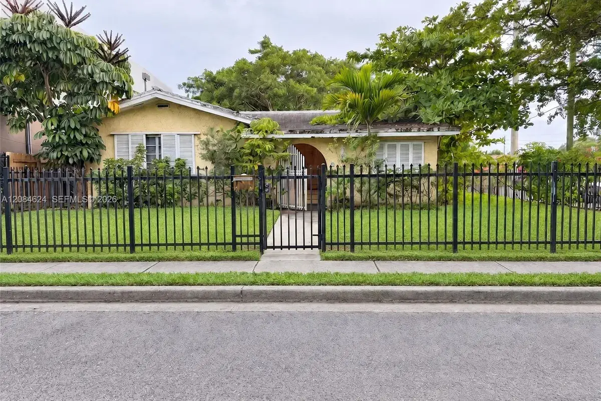 298 NW 48th St, Miami FL 33127