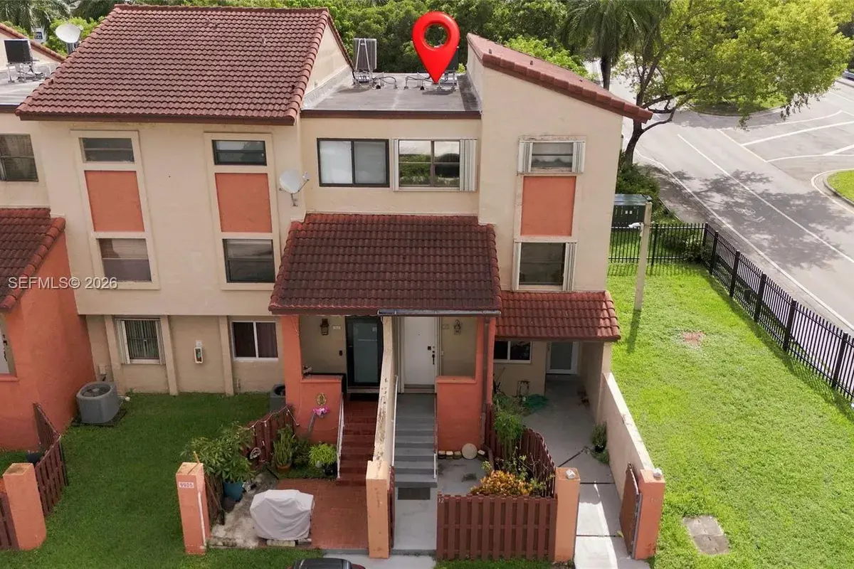 9905 NW 9th St Cir # 21, Miami FL 33172